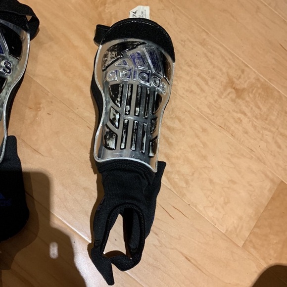 ✏️🆓 with $20+ purchase Adidas Soccer Shin Pads - Men’s size L - Picture 4 of 15